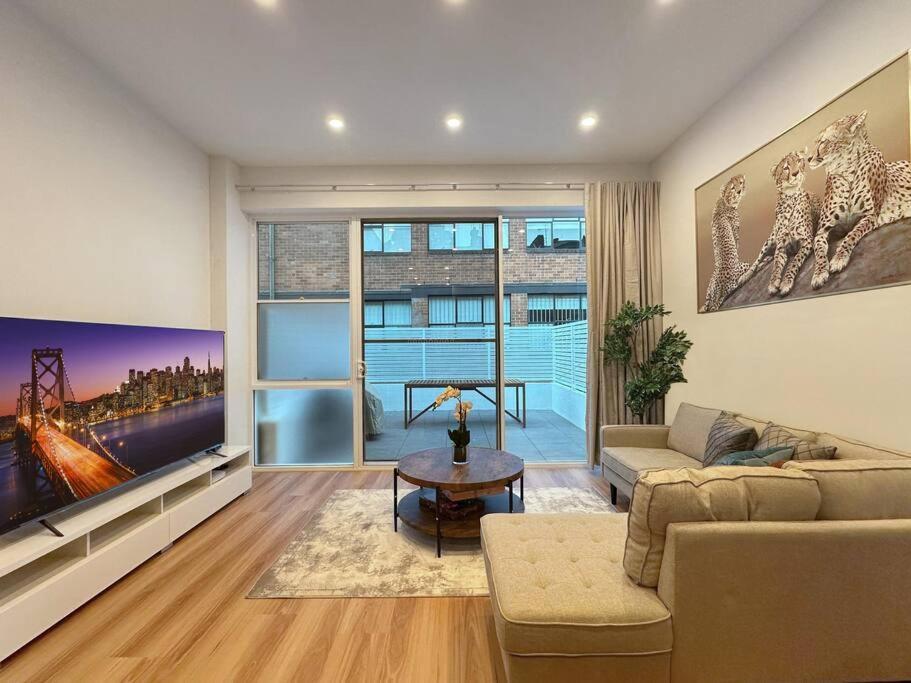 Cbd Newly Renovated Large Terrace *